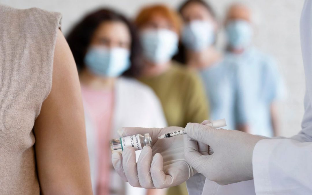 Aplicación de vacuna para la prevención del VPH en mujeres